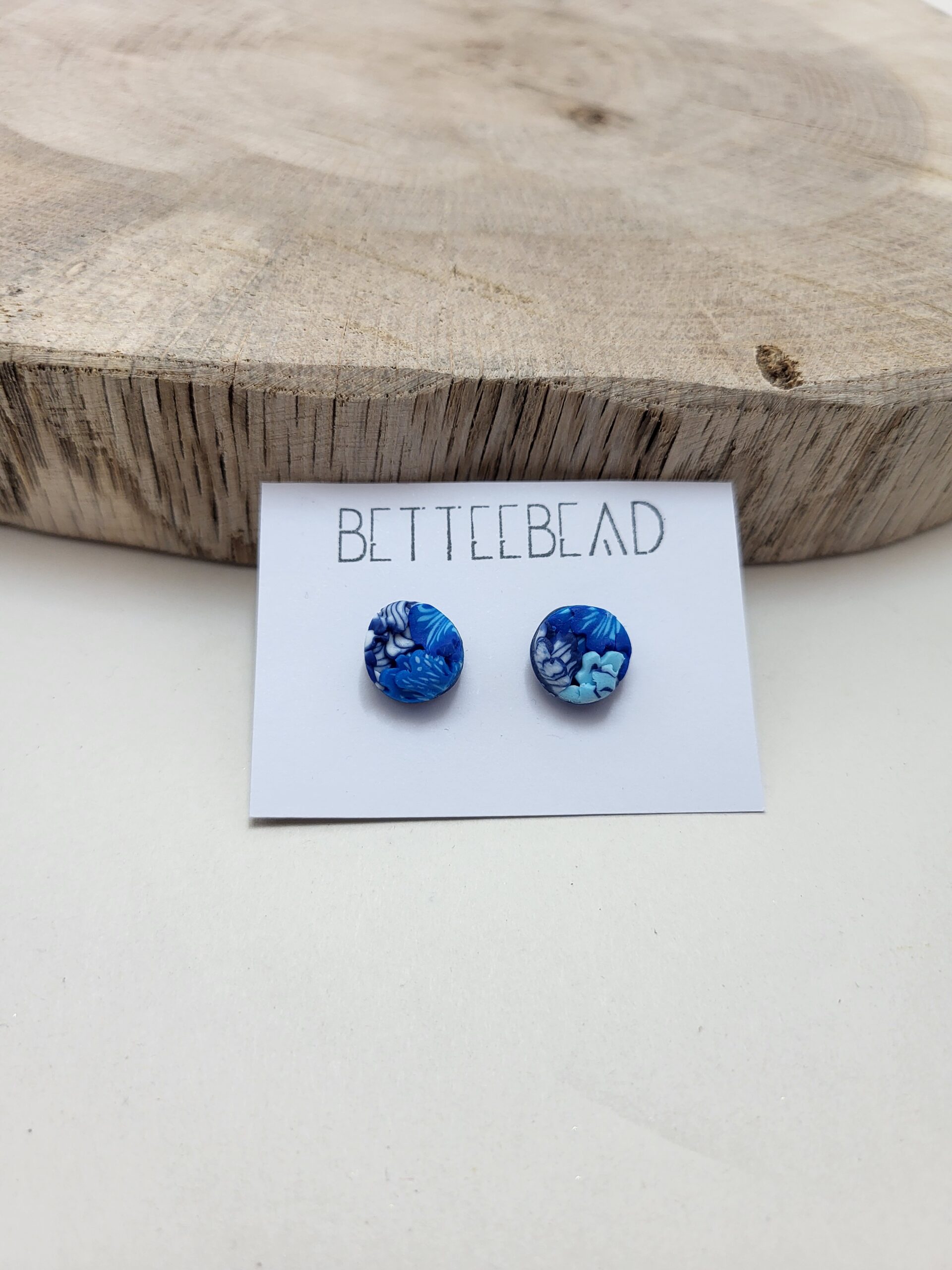 Kék virág mintás kis fülbevaló